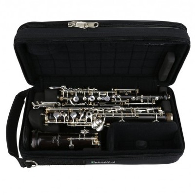 Estojo aberto com oboé desmontado