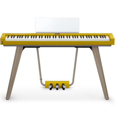 Piano digital amarelo com pernas de madeira claras e pedais