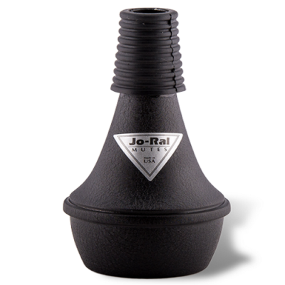 Surdina preta para trompete com etiqueta JO-RAL em fundo branco