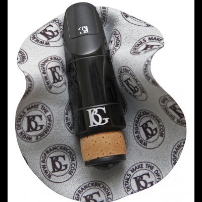 Palheta preta para clarinete com logotipo BG em pano cinza com logotipos