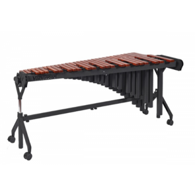 Marimba com teclas de madeira castanho escuro e estrutura preta com rodas