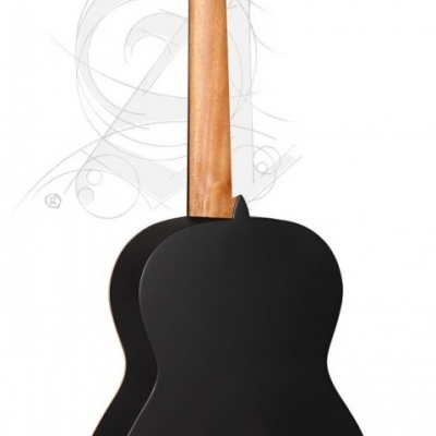 Costas de guitarra clássica com corpo preto e braço em madeira clara