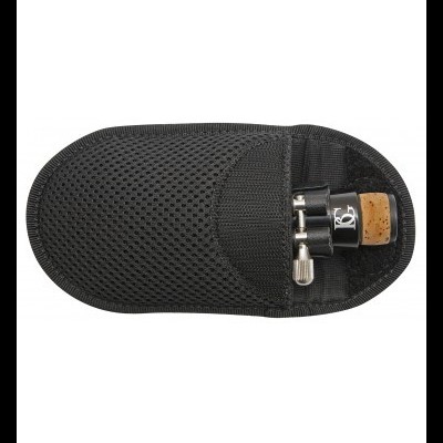 Estojo preto com boquilha de clarinete e rolha de cortiça