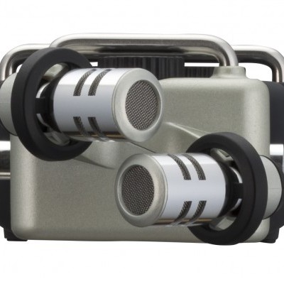 Microfone de estúdio prateado e preto com duas cápsulas