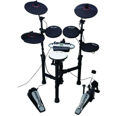 Bateria eletrónica preta com pedais e controlador em fundo branco