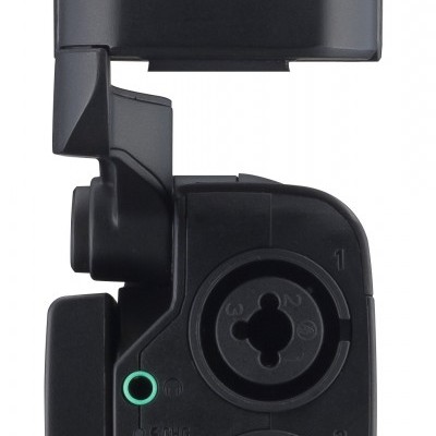 Equipamento de áudio preto com portas e entradas de áudio da marca ZOOM