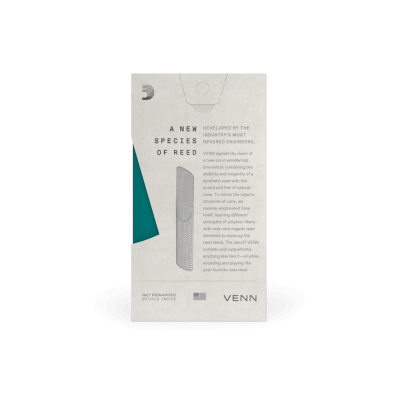 Embalagem branca com texto e recorte verde ao lado