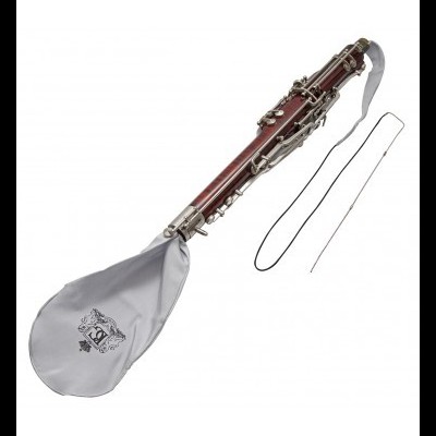 Instrumento musical de madeira escura com saco cinza e cordas finas