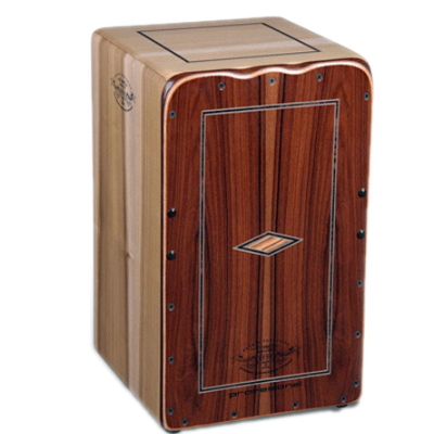 Cajón de madeira clara e escura com decoração geométrica e parafusos visíveis