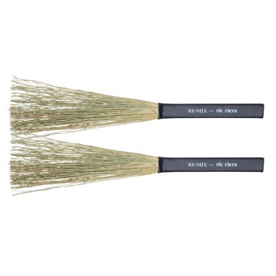 Conjunto de duas vassouras de bateria com cerdas finas e naturais e cabos pretos.