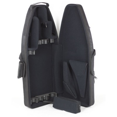 Mala rígida preta aberta com compartimentos acolchoados e pequena bolsa destacada