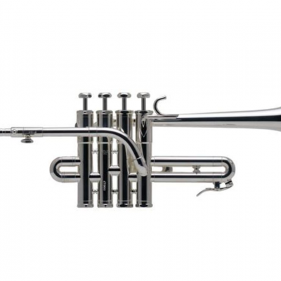 Trompete em metal cromado com três pistões