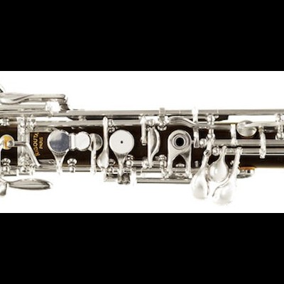 Flauta oboé preta com chaves prateadas