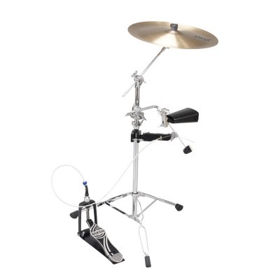 Conjunto de instrumentos de percussão com prato, campanola e pedal