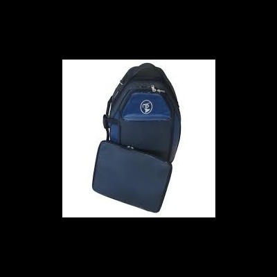 mochila preta e azul com bolsos e fechos de correr e logotipo branco circular PC