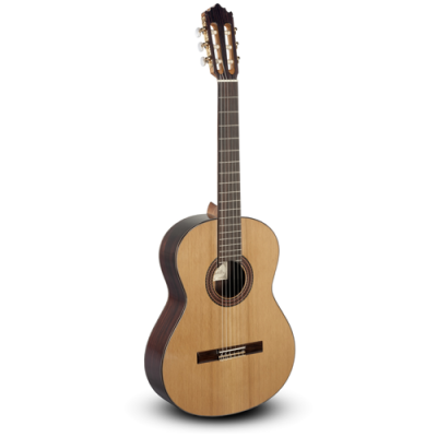 Guitarra clássica de madeira com tampo claro e corpo escuro