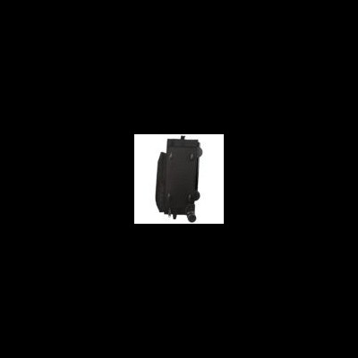 Pacote preto com textura quadrada e etiqueta