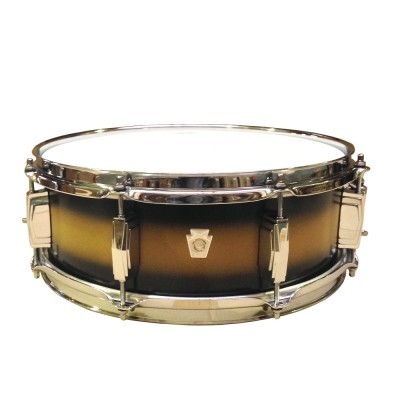 Bateria de tambor snare com corpo castanho e preto e ferragens cromadas