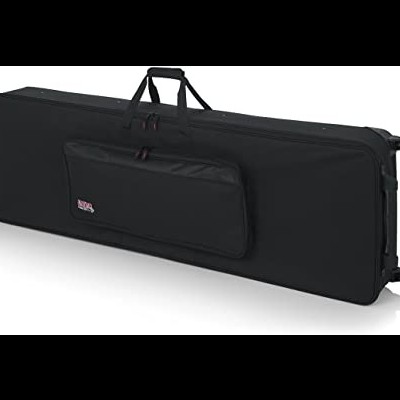 Mala retangular preta com alça dupla e bolso frontal