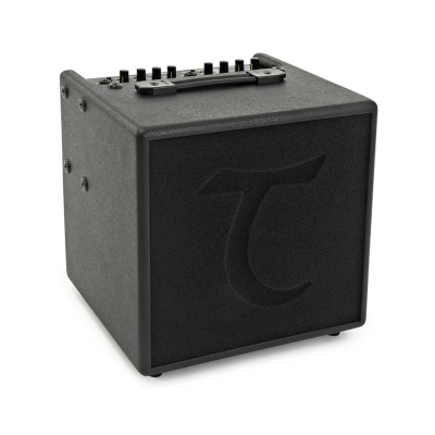 Amplificador de guitarra preto com painel de controlo no topo e logotipo em relevo na frente