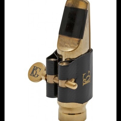 Boquilha para saxofone dourada com detalhes em couro preto e logótipo BG
