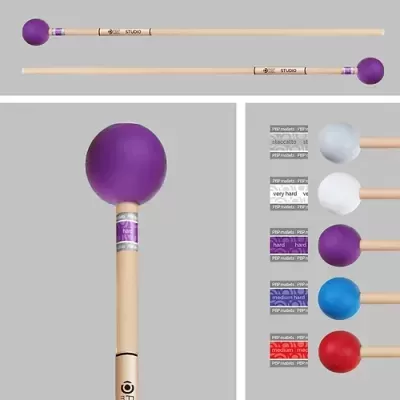 Conjunto de baquetas de percussão multicoloridas com diversas cabeças e etiquetas de dureza
