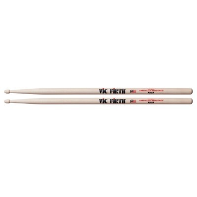 Par de baquetas de madeira para bateria com texto VIC FIRTH e AMERICAN CLASSIC