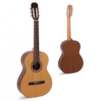 Duas guitarras clássicas de madeira, uma de frente e outra de costas