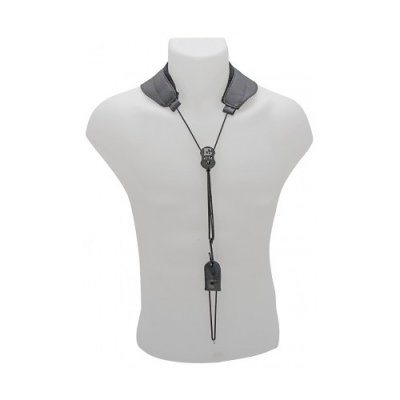 Alça para pescoço preta em busto branco