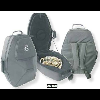 Três malas cinzentas para instrumentos musicais, uma aberta com instrumento dourado