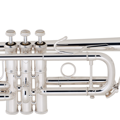 Trompete prateado com três pistões e acabamento brilhante