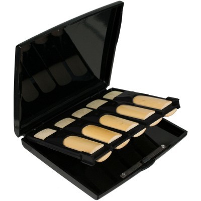 Paleta de corretores de tons de pele com cinco tons numa caixa preta com espelho