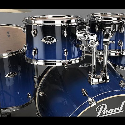 Bateria musical azul degradê da marca Pearl com detalhes cromados