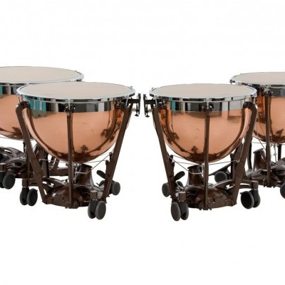 Conjunto de quatro tímpanos de cobre com suporte e rodízios