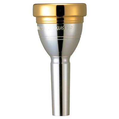 Bocal de metal prateado e dourado para instrumento de sopro com texto gravado