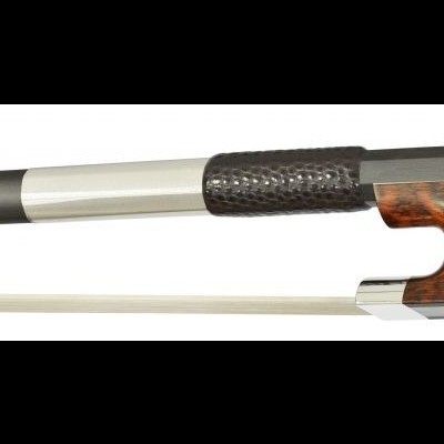 Arco para violino com vara preta e madeira castanha