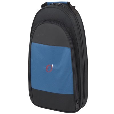 Mochila preta com painel frontal azul e logo vermelho e branco