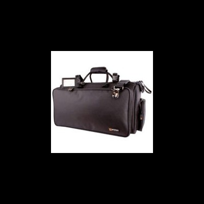 Mala preta de tecido com alças e fechos