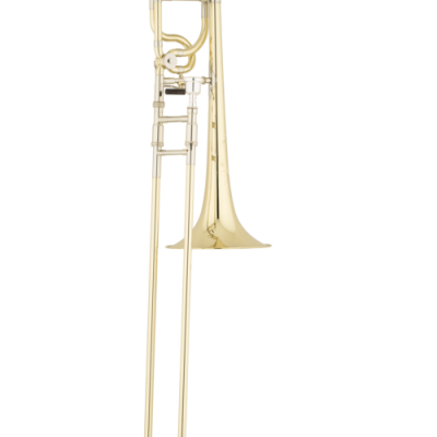 Trombone de metal dourado brilhante sobre fundo branco