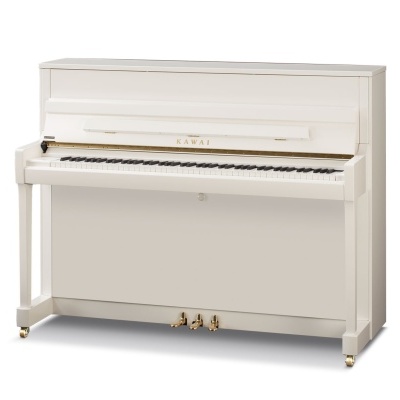 Piano vertical branco com teclado e três pedais dourados