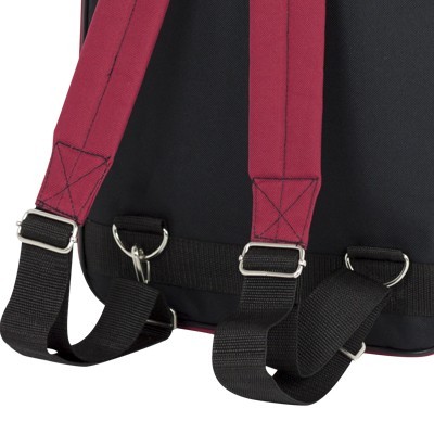 Alças ajustáveis de mochila vermelha e preta com fivelas metálicas.