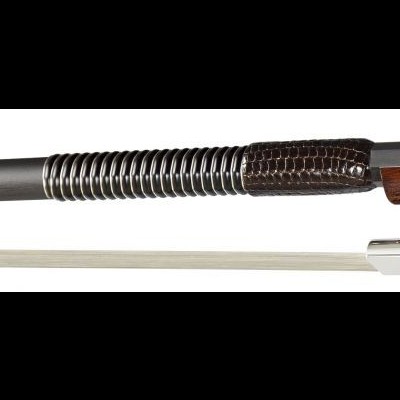 Arco para violino com vara preta, crina branca e maçaneta de madeira castanha ARCUS T6