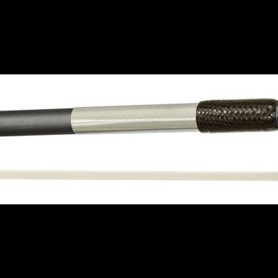 Arco para violino com vara escura e pega castanha com padrão de madeira