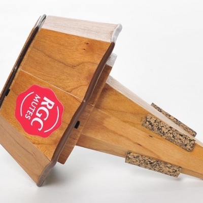 Inventor de borboletas em madeira com etiqueta vermelha RCC NUTS