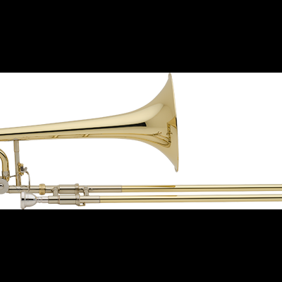 Trombón dorado con fondo blanco