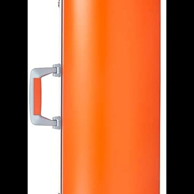 Estojo rígido laranja para instrumento com fechos metálicos e etiqueta 'Flamma'