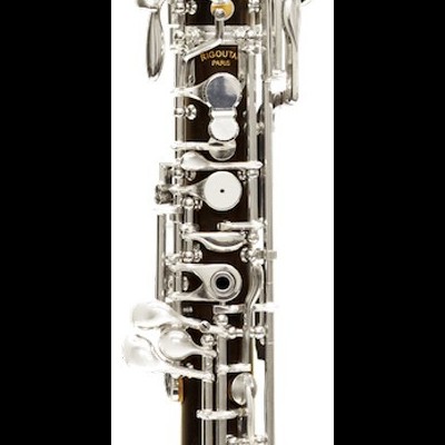 Oboé de madeira escura com teclas metálicas prateadas e texto 'RIGOUTAT PARIS'