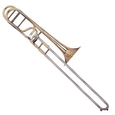 Trombone metálico dourado e prata sobre fundo branco
