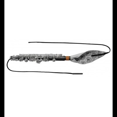 Flauta doce metálica prateada com proteção cinzenta estampada e cordão preto.