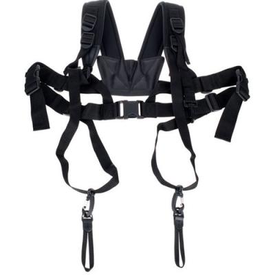 Arnês preto com alças e fivelas, tecido resistente e acolchoado